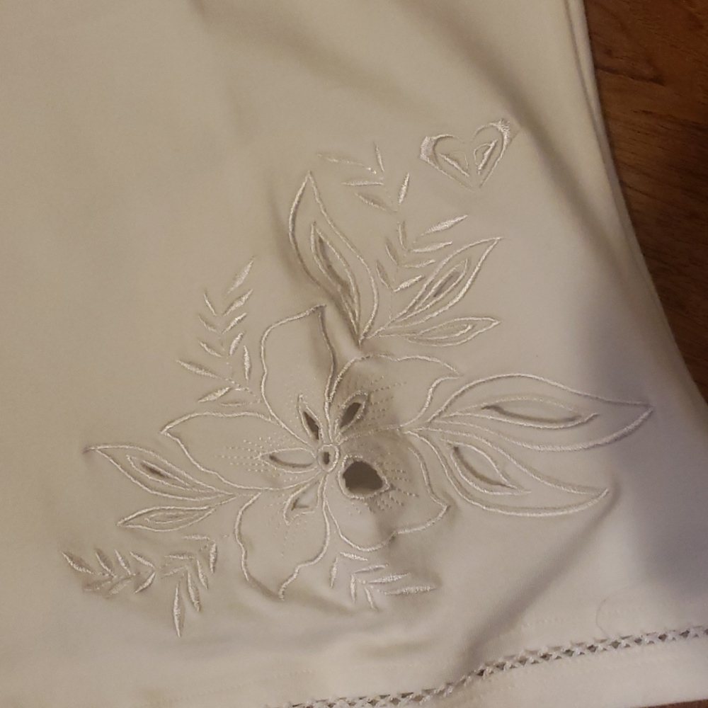 Vintage Roxy White Floral Embossed Tank Top - Picture 2 of 4